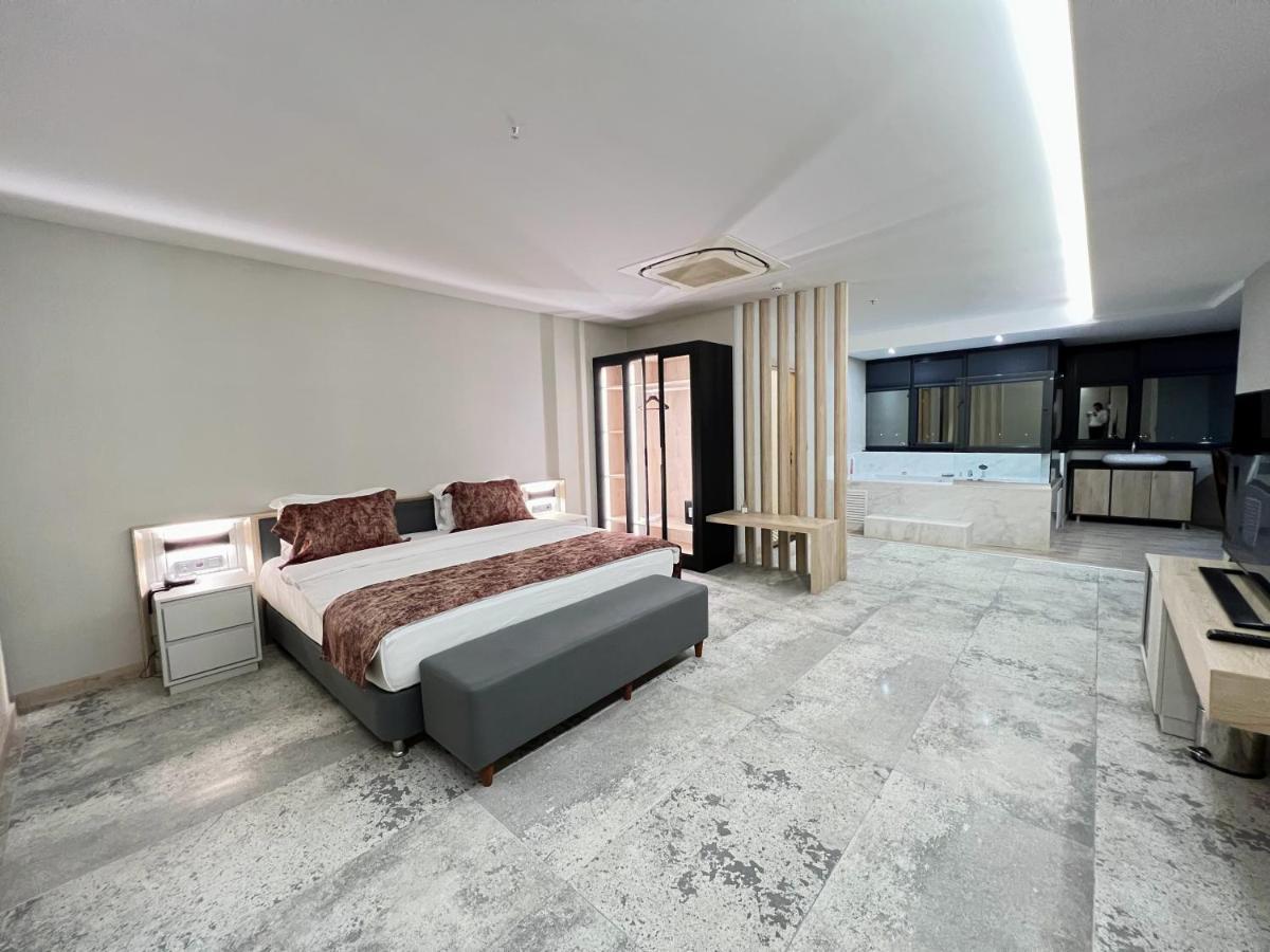 ไลฟ์ พอยต์ โฮเต็ล Hotel ทรับซอน ภายนอก รูปภาพ