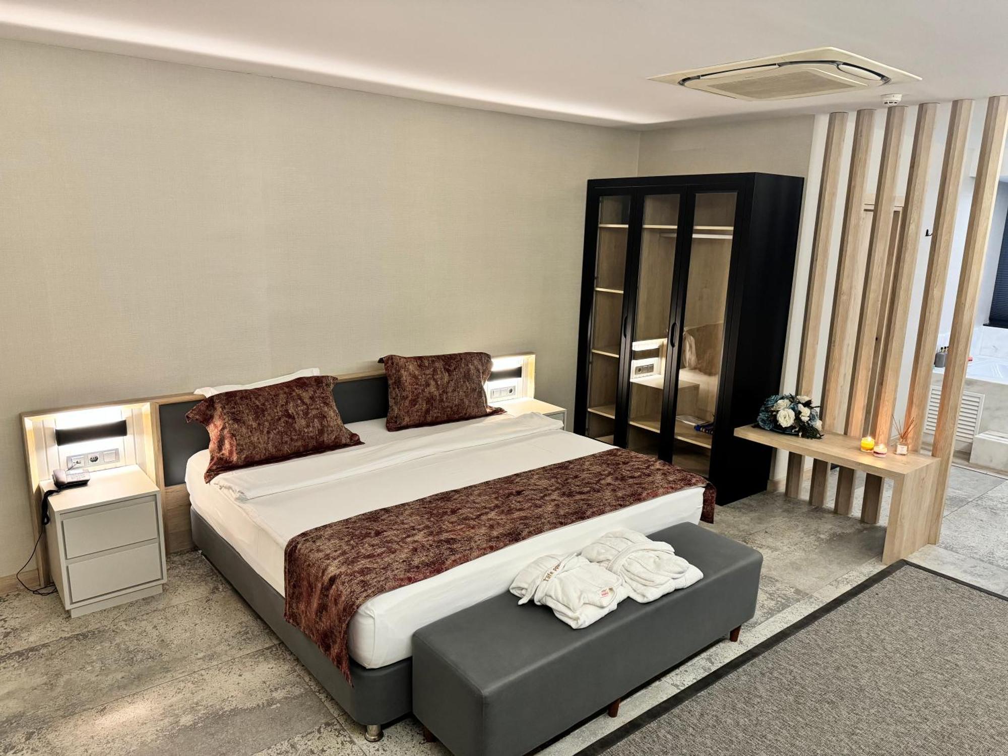 ไลฟ์ พอยต์ โฮเต็ล Hotel ทรับซอน ภายนอก รูปภาพ